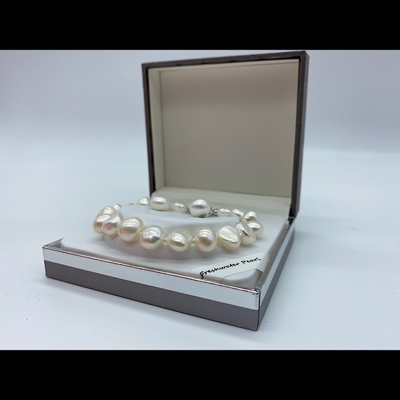 Freshwater pearl bracelet and earrings *NEW* - Picture 1 of 3